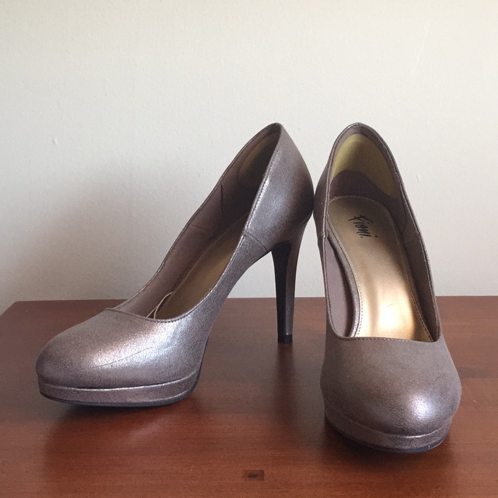 Metallic pumps